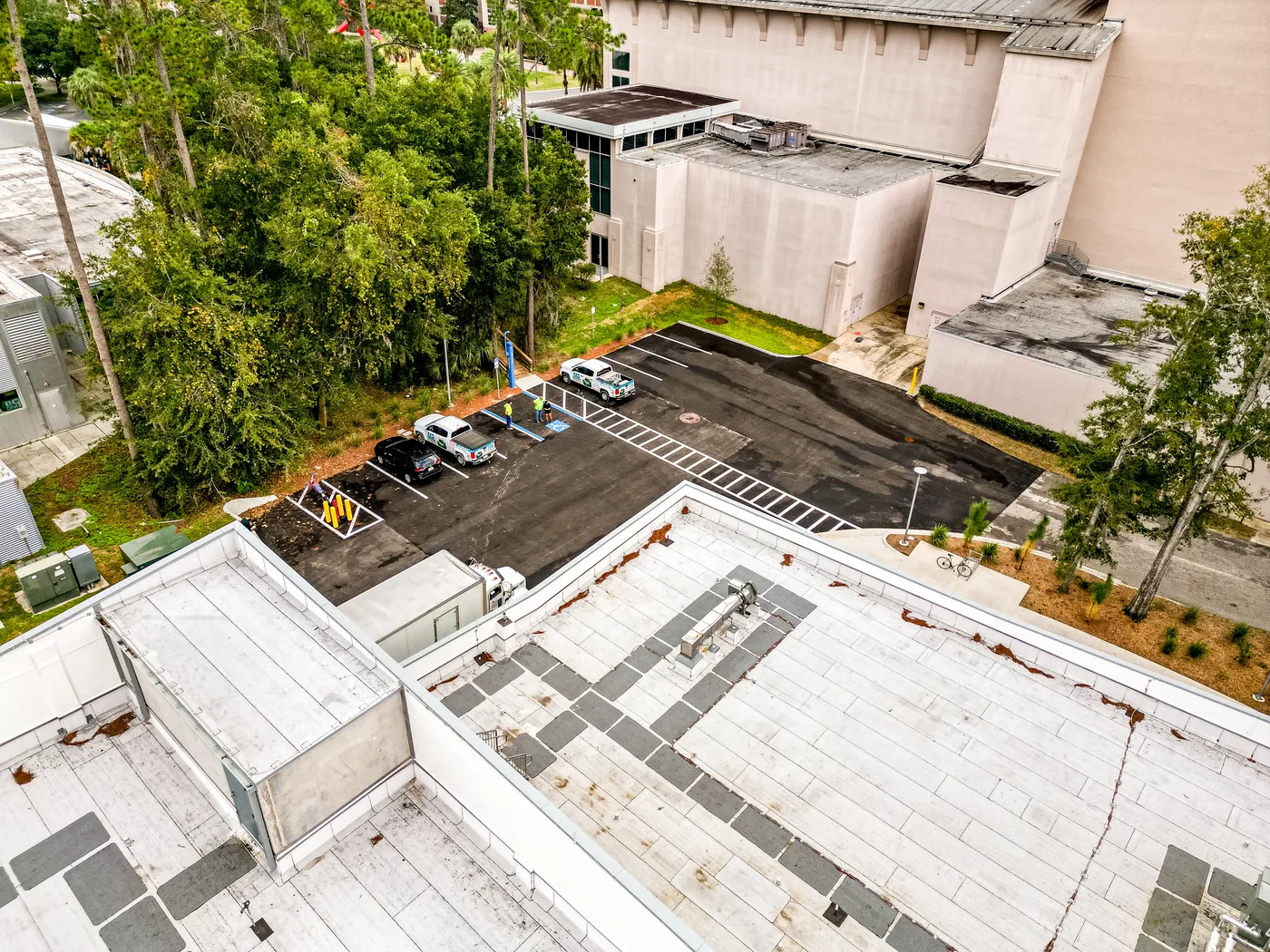 Rooftop mechanical equipment on a Gainesville, FL commercial building
